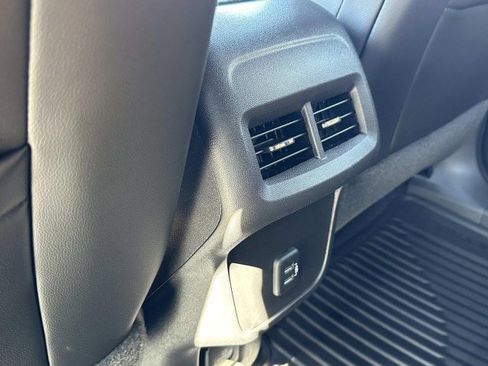 Used 2020 Chevrolet Equinox Premier image 17