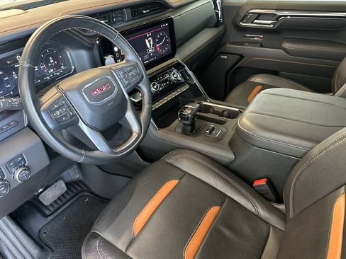 Used 2025 GMC Sierra 1500 AT4 w/ Technology Package AWD/4WD image 9