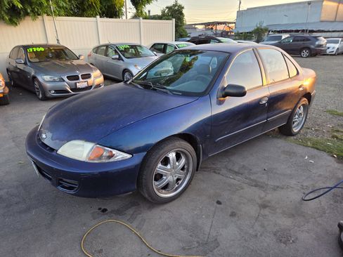 Used 2002 Chevrolet Cavalier Sedan FWD image 1