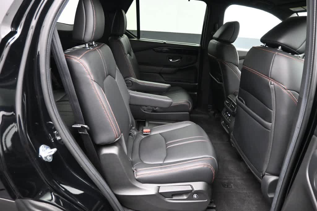 Certified 2024 Honda Pilot TrailSport image 25