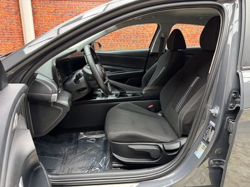 Used 2023 Hyundai Elantra SEL w/ Convenience Package FWD image 21