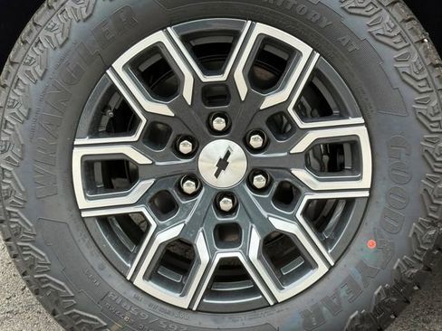 New 2025 Chevrolet Colorado Z71 image 14