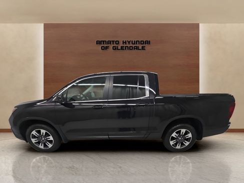 Used 2017 Honda Ridgeline RTL-T image 3