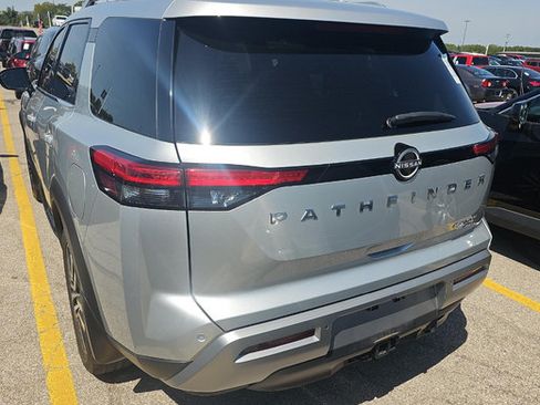 Used 2024 Nissan Pathfinder Platinum AWD/4WD image 10