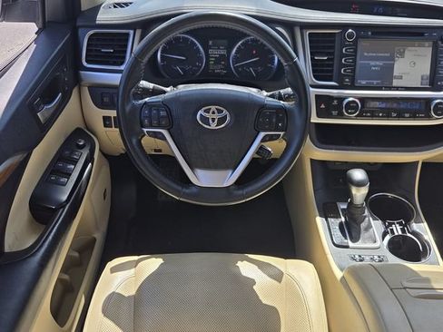 Used 2019 Toyota Highlander Limited FWD image 12
