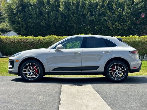Certified 2024 Porsche Macan S AWD/4WD image 2