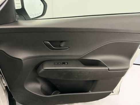 Used 2025 Hyundai Kona SEL image 32