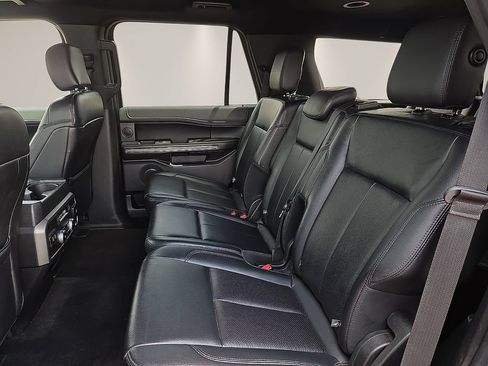 Used 2019 Ford Expedition XLT w/ Equipment Group 202A AWD/4WD image 11