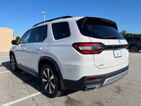 Used 2025 Honda Pilot Touring image 6
