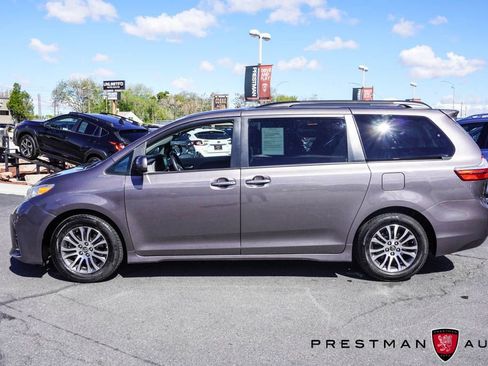 Used 2019 Toyota Sienna XLE w/ XLE Navigation Package FWD image 19