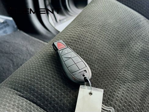 Used 2019 Dodge Grand Caravan SE image 23