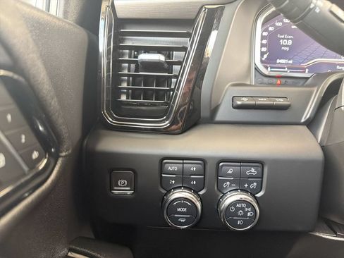 Used 2024 GMC Sierra 1500 AT4 w/ Technology Package AWD/4WD image 18
