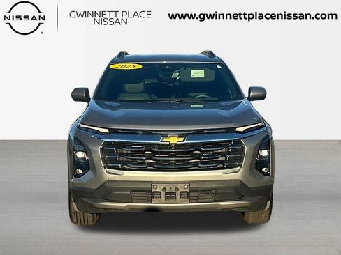 Used 2025 Chevrolet Equinox LT w/ Convenience Package II image 2