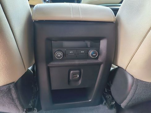 Used 2022 Chevrolet Traverse LS FWD image 26