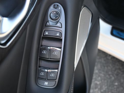 Used 2023 INFINITI Q50 Sensory image 15