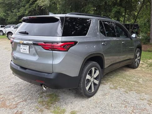 Used 2023 Chevrolet Traverse LT w/ LT Premium Package FWD image 14