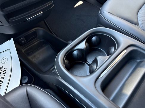 New 2027 Chrysler Pacifica Select FWD image 17