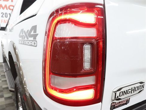 Used 2022 RAM 2500 Limited w/ Off Road Package AWD/4WD image 9