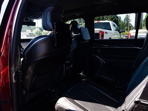Used 2023 Jeep Grand Cherokee L Overland w/ Advanced Protech Group III AWD/4WD image 22