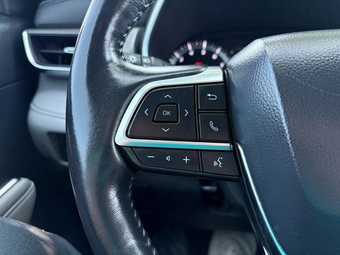 Used 2021 Toyota Highlander Limited FWD image 28