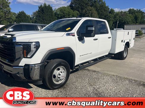 Used 2025 GMC Sierra 3500 Pro w/ Convenience Package AWD/4WD image 1