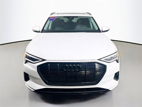 Used 2023 Audi e-tron Premium Plus w/ Premium Plus Package image 2