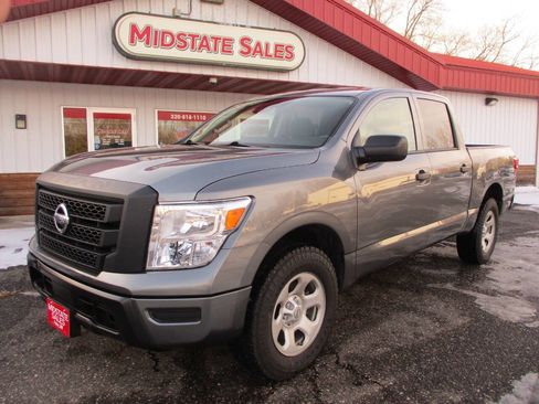 Used 2023 Nissan Titan S image 2