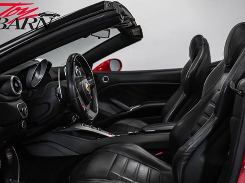 Used 2016 Ferrari California T RWD image 33