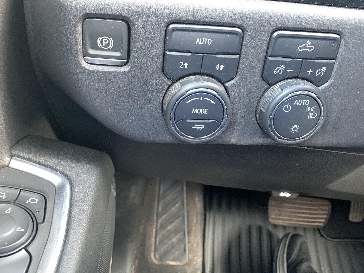 Used 2024 Chevrolet Silverado 1500 LT AWD/4WD image 13