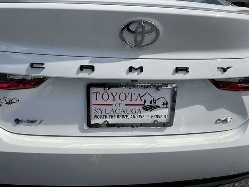 Used 2026 Toyota Camry SE FWD image 9