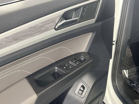 Used 2023 Volkswagen Atlas Cross Sport SE image 17