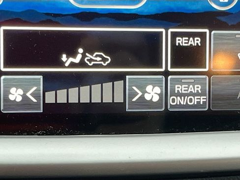 Used 2024 Subaru Ascent Limited w/ Technology Package image 16