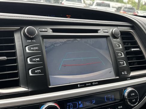 Used 2019 Toyota Highlander SE AWD/4WD image 20