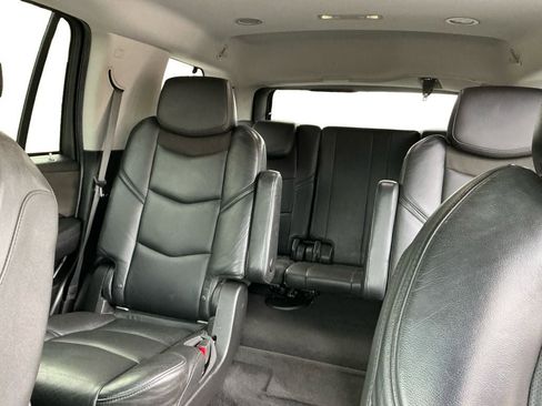 Used 2019 Cadillac Escalade Luxury image 13