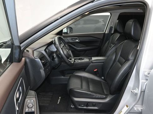 Used 2021 Nissan Rogue SV w/ Premium Package image 14