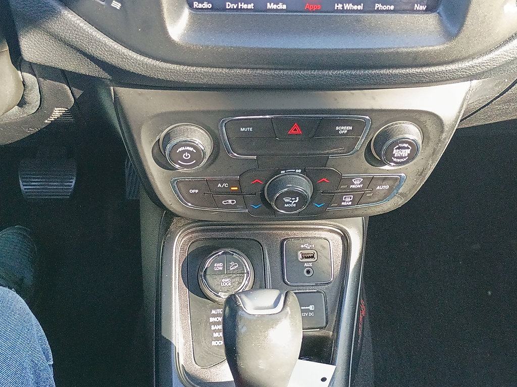 Used 2019 Jeep Compass Trailhawk w/ Cold Weather Group AWD/4WD image 23