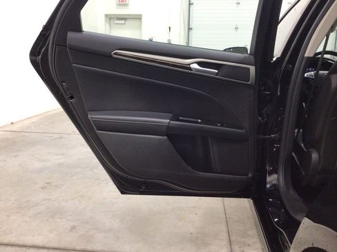 Used 2016 Ford Fusion SE w/ Equipment Group 202A image 22