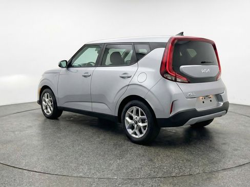 Used 2025 Kia Soul LX w/ LX Technology Package FWD image 6