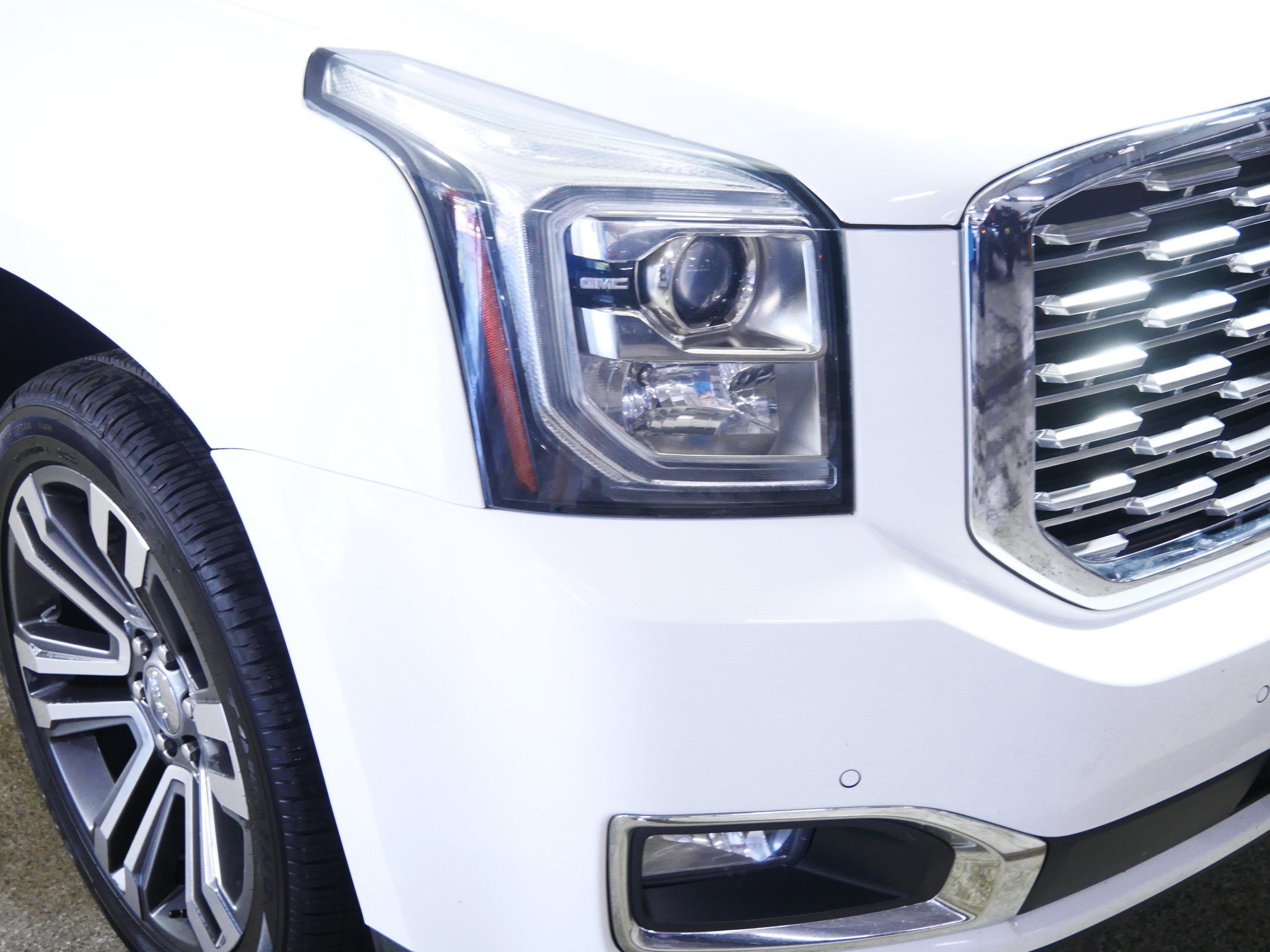 Used 2018 GMC Yukon Denali w/ Denali Ultimate Package AWD/4WD image 16