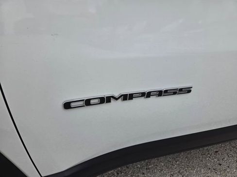 Certified 2024 Jeep Compass Limited AWD/4WD image 3