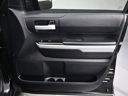 Used 2020 Toyota Tundra SR5 w/ SR5 Upgrade Package image 39