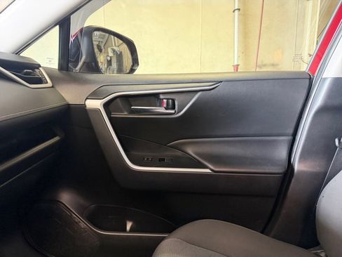 Used 2022 Toyota RAV4 XLE w/ Convenience Package FWD image 35