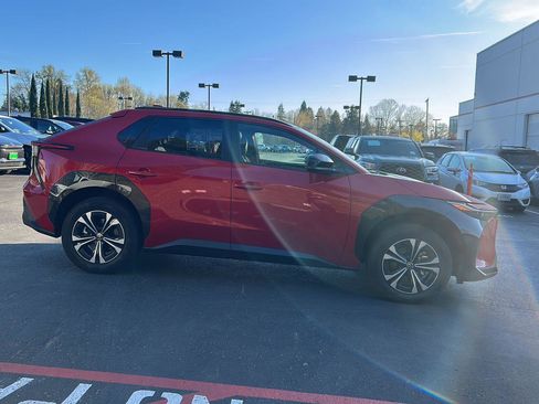 Used 2024 Toyota bZ4X XLE w/ Weather Package image 2