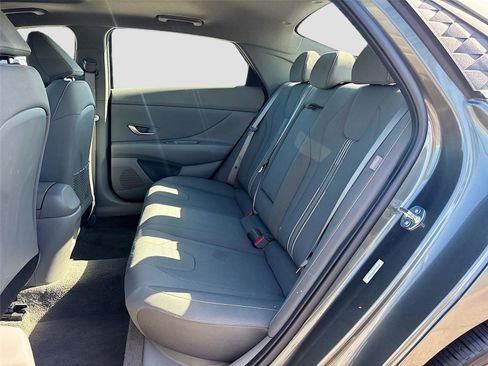 Used 2025 Hyundai Elantra SEL image 25