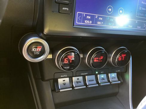 Used 2022 Toyota GR86 w/ ALL Weather Mat Package (TMS) RWD image 17