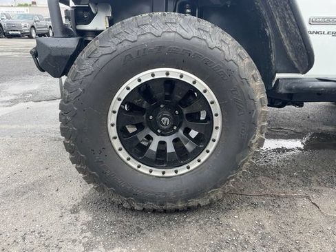 Used 2018 Jeep Wrangler Rubicon AWD/4WD image 4