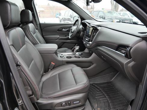 Used 2023 Chevrolet Traverse RS image 12