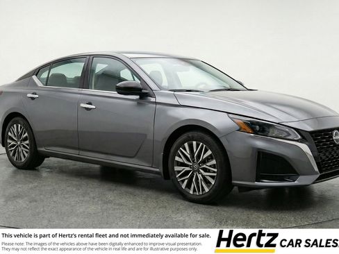 Used 2025 Nissan Altima 2.5 SV image 1