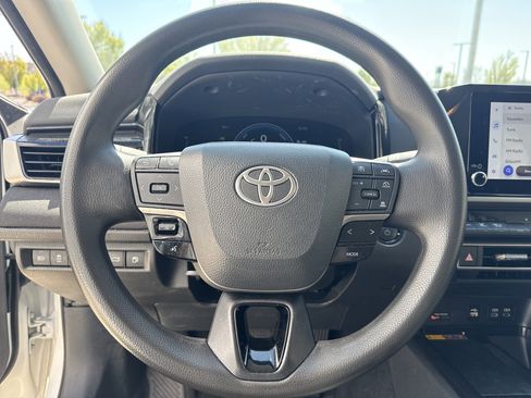 Used 2025 Toyota Camry LE image 10