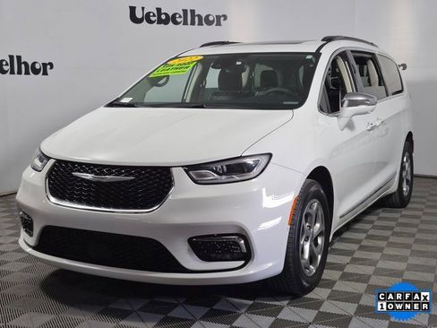 Used 2022 Chrysler Pacifica Limited image 3